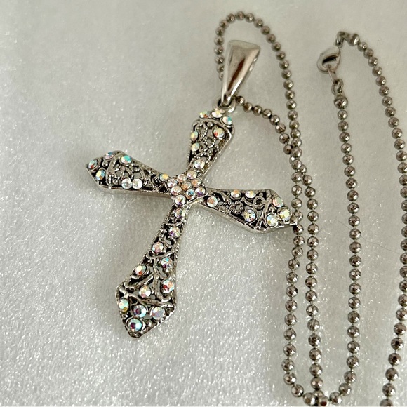 Premier Designs Jewelry Premier Designs Angelina Crystal Silver Tone Cross Pendant Necklace